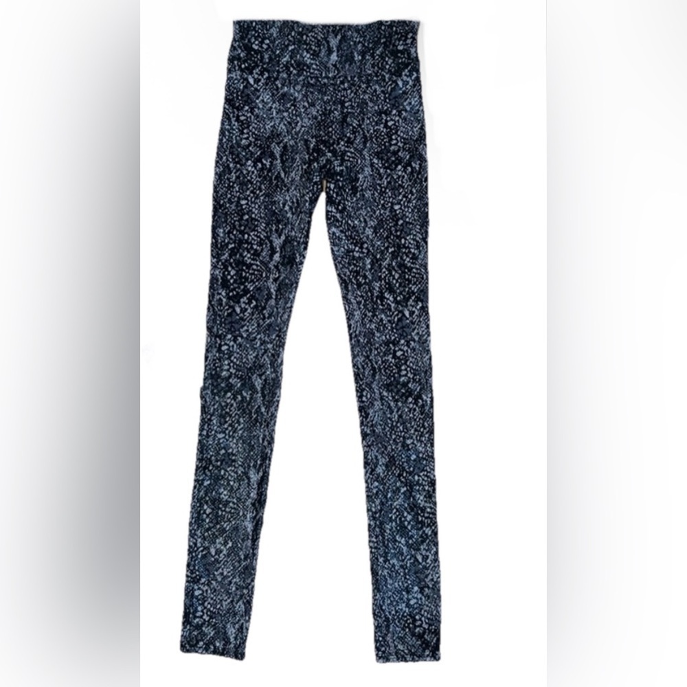 Xs Spanx leggings snakeskin style compression - Picture 3 of 4